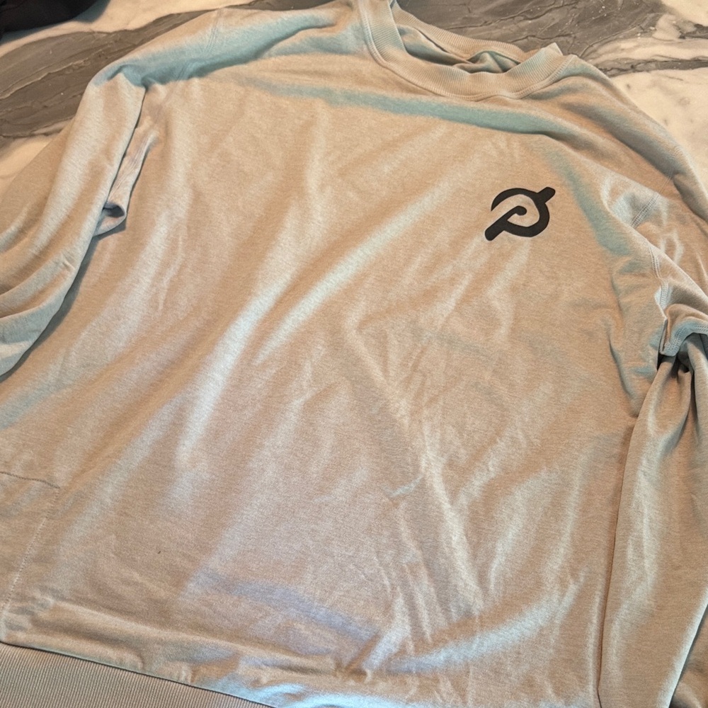 Vuori Brand Peloton Tan long sleeve shirt with pocket